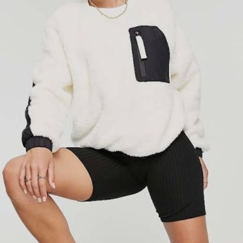UGG‎ Cream and Black Crew Neck Sweater Size L